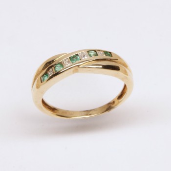 9ct Gold Emerald/Diamond Ring
